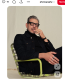 Jeff Goldblum

A karizmatikus színész a sármosság megtestesítője, aki évtizedek óta elbűvöli a közönséget különleges stílusával és utánozhatatlan karizmájával. A Jurassic Park, a The Fly és a Thor: Ragnarok sztárja mindig is a különc elegancia nagykövete volt Hollywoodban. 73 évesen is tele van energiával: zenekarával, a Mildred Snitzer Orchestrával rendszeresen koncertezik, miközben továbbra is filmekben és sorozatokban szerepel. Saját bevallása szerint a kor csak egy szám – számára a titok a kíváncsiság megőrzése és az, hogy soha ne vegye magát túl komolyan.