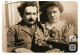 1904-ben Mileva ismét terhes lett. Várt, hogy elmondhassa Albertnek, félve a reakciójától. „Egy cseppet sem haragszom, hogy szegény Dollie egy új fiókát keltet ki” – mondta a fizikus a feleségének. „Valójában örülök neki, és már elgondolkodtam azon, hogy nem kellene-e gondoskodnom arról, hogy új Lieserlt kapj.”

Addigra, mindössze néhány hónappal azután, hogy Lieserl Einstein eltűnt a történelmi feljegyzésekből, Albert már egy „új Lieserl” megszületésén gondolkodott.

Mi történt Lieserl Einsteinnel? Akár gyermekként halt meg, akár a szülei adták örökbe, Lieserl eltűnt a történelemből.