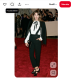 2010-ben Alexa Chung a Met Gála vörös szőnyegén egy Phillip Lim által tervezett szettben jelent meg, amely egyedülállóan ötvözte a hagyományos szabásvonalakat a fiatalos könnyedséggel. A 2010-es gála tematikája, American Woman: Fashioning a National Identity, remek kiindulópontot adott ahhoz, hogy Alexa a nőiességet és a férfias vonalakat egyszerre hangsúlyozza. A szett karcsúsított, szabott blézerrel és rövid nadrággal játszott, amely a klasszikus tailoring szabályait követte, de közben fesztelen, könnyed hatást keltett. A férfias inspiráció és a rövid sziluett kontrasztja tökéletesen illett Alexa brit lazaságához és „cool girl” aurájához. A kiegészítők minimalista választása – egyszerű kézitáska és letisztult cipő – csak tovább erősítette a hangsúlyt a szabásminta játékosságán. 
