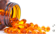 B-vitaminok csoportja (Különösen a B12 és B6) - A B-vitaminok rendkívül összetett feladatot látnak el: felelnek az idegrendszer egészségéért, az anyagcsere-folyamatokért és a sejtek energiatermeléséért, ám van egy közös tulajdonságuk, ami miatt rendkívül sebezhetőek. Ezek a vitaminok vízben oldódnak, ami azt jelenti, hogy a szervezet nem képes őket hosszú távon raktározni, a felesleg pedig a folyadékkal távozik. A kávé ismert módon serkenti a bélmozgást és fokozza a vizelési ingert. Ha kávéval veszed be őket, a felgyorsult emésztési és kiválasztási folyamatok miatt a B-vitaminok egyszerűen átrohannak a bélrendszeren, mielőtt a szervezetnek ideje lenne felszívnia őket.