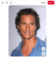 Matthew McConaughey

Ma már Oscar-díjas színészként ismerjük Matthew McConaughey-t, ám jóval a hírnév előtt egészen más jellegű feladatokat látott el. Mielőtt betört volna Hollywoodba, egy country club alkalmazásában állt – méghozzá armadilló-gyík irtóként. Igen, jól olvastad! A texasi származású színész egyik legfurcsább munkája során az ő feladata volt megszabadítani a golfpályát ezektől a páncélos kis jószágoktól, akik szívesen túrták fel a gondosan ápolt gyepet. Emellett reggelente ő gereblyézte a homokcsapdákat is, még mielőtt a vendégek megérkeztek volna egy kör golfra. McConaughey többször is említette, hogy ez a munkája nemcsak fizikai kitartásra, de türelemre is megtanította – talán innen származik a híres „alright, alright, alright” életfilozófiája is.