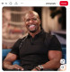 Terry Crews

Hollywood egyik legkarizmatikusabb színésze, Terry Crews fiatalkorában egészen más jellegű művészi pályára készült. Gyerekként szenvedélyesen szeretett rajzolni, és sokáig úgy hitte, hogy a képzőművészetben fog elhelyezkedni. Ez nem is maradt csupán hobbi: 1987-ben egy felkérésnek köszönhetően kamatoztathatta is a tehetségével, méghozzá a bíróságon.

„Ez még a CGI előtt volt, akkoriban minden grafikát kézzel kellett megrajzolni” – mesélte. „Ha volt egy baleset, akkor nekem kellett megfesteni a rendőrautót meg az úttestet a férfi mögött. Ha gyilkosság történt, akkor rajzoltam a krétavonalat, a holttestet, a rendőrségi fényeket. Ezt csináltam minden este.”

Később, 1987-ben még egy bírósági ügyben is beugrott, amikor a hivatalos rajzoló nem jelent meg egy hírhedt gyilkossági per tárgyalásán. Így lett ő a bíróság hivatalos illusztrátora is egy rövid időre.

 