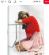Piros és pink

Ez a párosítása mindig kihívás a divatban, különösen, ha az elegancia és a francia stílus az irányadó. Mindkét szín erőteljes, vibráló és feltűnő, ezért együtt viselve könnyen túlzásba eshetünk. A francia nők titka, hogy mindig visszafogottan használják a hangsúlyos árnyalatokat: egy piros kabát mellé például csak apró pink kiegészítőt választanak, például egy sálat vagy cipőt.

Ez a kombináció túl nagy kontrasztot hozhat létre, ami elvonja a figyelmet a viselő személyiségéről. Az időtlen elegancia érdekében a francia nők inkább egy színre építik az outfitet, a másikat csak kis mennyiségben, kiegészítőként alkalmazzák. Ha a piros és pink megfelelően van adagolva, mégis játékos és nőies hatást ad, de a kulcs mindig az arányokban rejlik.