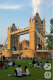 3. London, Egyesült Királyság - A dobogó harmadik fokán a mindig elegáns és pulzáló London végzett. Bár a brit főváros valamivel drágább a társainál, rengeteg olyan ingyenes és költséghatékony programot kínál, ami tökéletes a szoló felfedezőknek. A világelső múzeumok zöme ingyenesen látogatható, a divatos Portobello Road-i piac kézműves kincsei elvarázsolnak, a kiterjedt királyi parkok pedig tökéletesek egy délutáni piknikhez. Emellett a Tower of London vagy a Buckingham-palota környéke és a felhőkarcolók tetején található panorámás bárok varázslatos díszletet adnak a saját utazásodhoz.