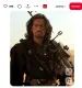 Oded Fehr 'A múmia' egyik legemlékezetesebb karaktereként robbant be a köztudatba. Ardeth Bay szerepében egy titokzatos, ugyanakkor nemes harcost alakított, aki a történet egyik kulcsfigurája volt. Megjelenése – hosszú, sötét haja és mély tekintete – azonnal sok néző kedvencévé tette, különösen a női rajongók körében. A karakter erőt és nyugalmat sugárzott, ami különleges kontrasztot adott a film eseményeihez. Ebben az időszakban Fehr igazi szívtiprónak számított, akinek kisugárzása és megjelenése sokak emlékezetében máig élénken él.