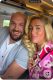 Tyson Fury, a Cigány Király mint örömapa - A 37 éves korábbi nehézsúlyú világbajnok ökölvívó, Tyson Fury ezúttal nem a ringben, hanem örömapaként állt a reflektorfényben. Bár a sportoló hozzászokott a feszült helyzetekhez, legidősebb lányának korai házassága őt is új szerepbe kényszerítette. Fury, aki mindig is büszke volt tradicionális, utazó (traveller) gyökereire, teljes mellszélességgel támogatta a frigyet, annak ellenére, hogy a közvélemény szerint lányának még gyerekként kellene élnie az életét. A család apafigurájaként Tyson jóváhagyása kulcsfontosságú volt ahhoz, hogy a fiatalok egybekelhessenek.