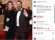 Adam és Jackie Sandler megjelenése egyszerre volt stílusos és szeretetteljes. Adam klasszikus, kifinomult öltönyében, Jackie pedig elegáns ruhájában mutatták meg összhangjukat, miközben mosolyukkal és közös jelenlétükkel az est egyik legvidámabb és legkedvesebb párosaként ragyogtak a vörös szőnyegen.