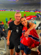 Isabel Haugseng Johansen és Erling Haaland kapcsolata egy igazi tündérmese, amely a norvégiai Bryne FK ifjúsági pályáin vette kezdetét. Bár a szőke szépség ma már nem aktív tagja egyetlen futballklubnak sem, a sportág iránti szeretete és szakértelme megmaradt. Erling egy 2025-ös tévéinterjúban az NRK csatornának elárulta, hogy valójában a lány tette meg az első lépést: „Ő küldött nekem egy üzenetet. Mivel ugyanabban a klubban játszott, mint én, a Bryne-ben, így ő keresett meg engem, én nem őt.” A csatár gyerekként még nem is sejtette, hogy egykori klubtársa lesz élete szerelme és gyermekének anyja.