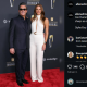 Ritka megjelenések

Bár házasságuk óta Jon Hamm és Anna Osceola igyekeznek távol tartani magánéletüket a reflektorfénytől, időnként mégis együtt jelennek meg rangos eseményeken. Egy ilyen alkalom volt az NFL Honors díjátadó, ahol elegáns megjelenésükkel azonnal magukra vonták a figyelmet.

Hamm egy sötétkék öltönyt viselt, míg Osceola egy letisztult, fehér halterneck fazonú overallban érkezett, amelyet arany öv és visszafogott ékszerek tettek különlegessé. A páros a vörös szőnyegen is láthatóan összhangban volt: mosolyogva pózoltak a kameráknak, és többször is gyengéd gesztusokkal jelezték kapcsolatuk közelségét.

A színész később arról is beszélt, hogy a jövőben akár a családalapítás is szóba kerülhet számukra, még ha úgy érzi is, hogy idősebb édesapa lenne.