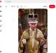 Károly egyik legnagyobb félelme abból fakad, hogy a monarchia elveszíti a jelentőségét abban a korban, amikor az emberek egyre kritikusabban tekintenek a hagyományos intézményekre. Attól tart, hogy ha nem sikerül megtalálnia az egyensúlyt a hagyomány és az óvatos megújulás között, a királyi család könnyen elszakadhat a társadalomtól. A botrányokkal terhelt elmúlt évek, Harry herceg nyílt kritikái és a közösségi média könyörtelen figyelme mind hozzájárultak ahhoz, hogy Károly úgy érezze: a monarchia tekintélye törékenyebb, mint valaha. Fél tehát attól, hogy egyetlen rossz lépés elegendő lehet ahhoz, hogy az intézmény iránti bizalom visszafordíthatatlanul meginogjon.