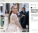 Sarah Jessica Parker

Sarah Jessica Parker derékig érő fonata a New York City Ballet Fall Fashion Gala rendezvényen egyszerűen elállította a mindenki lélegzetét. A frizura romantikája lenyűgöző volt, kezdve a fonatba fűzött rózsaszín szalagtól egészen a fejtetőn kialakított extra tartásig, amivel valóban bebizonyította, hogy az ősz haj igenis lehet sikkes. Hajkoronája mindig is a stílusa ékköve volt, és ez az őszülést követően sincs másképp: továbbra is a legmagasabb szinten bizonyítja, hogy a természetes tincsekkel is lehet maradandó divatpillanatokat teremteni.