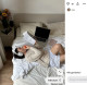 Érdemes éjszakára egy külön helyre tenni, például az éjjeliszekrényre, és lefekvés előtt alaposan megtisztítani. Ha pedig igazán higiénikus szeretnél lenni, szerezz be egy UV-fényes fertőtlenítő tokot, amely néhány perc alatt megszabadítja a telefonod a baktériumoktól!