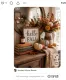 A „Hello Fall” és társai

„Hello Fall”, „Pumpkin Spice”, „Gather” – az őszi feliratos táblák és táblácskák évek óta visszatérő elemei a szezonális dekorációnak. Csakhogy éppen a túlzott népszerűségük miatt könnyen kelthetnek sablonos hatást.

Ha szereted a feliratokat, természetesen nem kell mindegyiktől azonnal megválnod. Egyetlen, karakteres darab sokkal jobban működhet, mint amikor minden helyiségben egy újabb szezonális üzenet fogad.

Az igazán személyes dekoráció ráadásul sokszor nem azt mondja meg, hogy „ősz van”, hanem egyszerűen olyan hangulatot teremt, amitől érezzük.