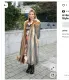 2. A szőrme újra a vagány nők kedvence

Kate Moss egyik legikonikusabb stíluseleme kétségkívül a szőrmehatású kabát, amely idén ősszel ismét erősen jelen van a divatban. A texturált, szőrös kabátok és bundák a modell ruhatárának visszatérő elemei, és most ismét nagyon aktuálisak. A trükk itt is a stylingban rejlik. Egy feltűnő bunda önmagában könnyen túl elegánsnak vagy túlöltözöttnek hathat, ezért Kate Moss gyakran egyszerűbb, lazább darabokkal ellensúlyozza. Farmerrel, lapos cipővel vagy egyszerű fekete ruhával már egészen más karaktert kap. A hatás nem annyira „vörös szőnyeges”, inkább az a tipikus londoni cool-girl hangulat, amelyhez a modell neve évtizedek óta kapcsolódik. Ha pedig valódi szőrme helyett műszőrmét választasz, ugyanazt a látványos textúrát megkaphatod.