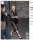 5. Az áttetsző ruha nem csak nyárra való

A lista talán legmerészebb darabja az áttetsző ruha, amely elsőre inkább tavaszi vagy nyári trendnek tűnhet. Kate Moss azonban régóta bizonyítja, hogy megfelelő rétegezéssel ősszel is működhet. Az áttetsző ruhák továbbra is fontos részei Kate Moss stílusának, legyen szó egy finoman áttetsző anyagról vagy egy látványosabb, teljesen transzparens darabról. A hűvösebb időben természetesen nem kell szó szerint ugyanúgy viselni őket, mint nyáron. Egy egyszerű alsóruha, body vagy szűkebb ruha kerülhet alá, fölé pedig jöhet egy bőrdzseki, hosszú kabát vagy akár egy kötött pulóver. Éppen a rétegezés miatt válik igazán érdekessé: egy nyári hatású, könnyű ruha egy vastagabb kabáttal és zárt cipővel már teljesen őszi karaktert kap.

Kate Moss stílusának legfontosabb tanulsága talán éppen ez: nem kell minden trendet szó szerint követni. Elég kiválasztani egy-egy karakteres darabot, majd úgy kombinálni, hogy az valóban passzoljon a saját ruhatáradhoz és személyiségedhez. Ettől lesz egy szett nemcsak divatos, hanem igazán egyéni is.