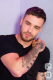 Drogok, whisky és kaotikus állapotok a szobában - A két nő – a 32 éves Aldana S. és a 28 éves Lucila G. – állítása szerint Liam Payne október 16-án reggel kereste meg őket egy platformon keresztül. Amikor megérkeztek a hotelszobába, döbbenten látták a teljes káoszt: „Mindenhol kábítószer-maradványokkal teli alufóliák feküdtek, Payne pedig whiskyt ivott.” A lányok elmondása szerint együttlétüket követően szerették volna elkérni a megállapodott, mintegy 4300 eurós (közel 1,7 millió forintos) jussukat, ám a sztár ekkor hirtelen elveszítette az uralmát önmaga felett, és a helyzet pillanatok alatt veszélyessé vált.