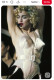 1990-ben, a Blonde Ambition turné során Madonna bemutatta azt az összeállítást, amelyet máig az egyik legikonikusabb megjelenésének tartanak: a kúp alakú melltartóval díszített bodyt. A Jean Paul Gaultier által megálmodott, övvel kombinált fűző nemcsak színpadi jelmez volt, hanem egy divatforradalom kezdete is, amely a fehérnemű külső viseletként való hordását trenddé emelte. A darab időtálló jelentőségét az is bizonyítja, hogy 2012-ben a híres Christie’s aukciósház árverésén 48 000 fontért kelt el.