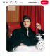 Elvis Presley

Elvis Presley eredetileg szőke hajjal született. Körülbelül 15 éves korában kezdte el festeni a haját feketére, hogy egyedibb és feltűnőbb legyen a kortársai között. Kezdetben nem hagyományos hajfestékkel, hanem cipőpasztával sötétítette a haját, ami ugyan kicsit szokatlan megoldás volt, de jól mutatja, mennyire elszánt volt, hogy kitűnjön a tömegből. Később profi hajfestékre váltott, és így alakult ki ikonikus, sötét hajszíne. Ez a stílus nagyban hozzájárult ahhoz, hogy a rock ’n’ roll királyaként ismertté váljon, és személyiségének, előadói imagine-nek elengedhetetlen része lett, amely a rajongók számára máig emlékezetes.  