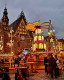 Wroclaw, Poland

Wrocław, Lengyelország egy igazán bájos és élénk város, különösen karácsonyi időszakban. Az óváros főtere, a Rynek, fényfüzérekbe öltözik, és a faházikós karácsonyi vásár igazi téli mesevilágot varázsol. Itt nemcsak a klasszikus forralt bort és süteményeket találod meg, hanem helyi kézműves termékeket, díszeket, sőt, különleges lengyel finomságokat is, mint a pierogi, a mézeskalács és a hagyományos pirogok. Wrocław vására nemcsak a fények és a hangulat miatt különleges, hanem azért is, mert kevésbé zsúfolt, mint a híresebb német vagy osztrák karácsonyi vásárok, így nyugodtabb, intimebb élményt nyújt. A város híres hídjairól és csatornáiról is ismert, így a séta a Rynekről a Dwarfs Trail kis szobrain keresztül még varázslatosabbá teszi a látogatást.