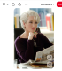Amikor a Fox megszerezte Lauren Weisberger még meg sem jelent kéziratának filmjogait, a stúdiót nem a divat világa érdekelte igazán, hanem egyetlen karakter: Miranda Priestly. A producerek már az első száz oldal alapján úgy érezték, hogy egy minden idők egyik legemlékezetesebb filmes „főnöke” születhet meg. A korai forgatókönyv-változatok azonban még inkább paródiára emlékeztettek, a történet végén Miranda megalázásával – ezt a vonalat David Frankel rendező és Aline Brosh McKenna forgatókönyvíró teljesen újragondolta.

A film hangvétele tudatosan eltért a korabeli New York-i női sorozatok, például a Szex és New York világától. Andy Sachs nem koktélozni jár, hanem folyamatos készenlétben él, és még a családi vacsorákat is megszakítja a csörgő telefon. Ez az élmény sokkal közelebb állt a 2000-es évek fiatal dolgozó generációjához. A film bemutatója után idézetek („That’s all!”), újranézések és tisztelgések lepték el az internetet, miközben hírességek – köztük John Legend – vallották be, hogy újra és újra visszatérnek hozzá. A Prada ekkor lépett túl egy egyszerű mozifilmen, és vált kulturális jelenséggé.