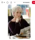 Amikor a Fox megszerezte Lauren Weisberger még meg sem jelent kéziratának filmjogait, a stúdiót nem a divat világa érdekelte igazán, hanem egyetlen karakter: Miranda Priestly. A producerek már az első száz oldal alapján úgy érezték, hogy egy minden idők egyik legemlékezetesebb filmes „főnöke” születhet meg. A korai forgatókönyv-változatok azonban még inkább paródiára emlékeztettek, a történet végén Miranda megalázásával – ezt a vonalat David Frankel rendező és Aline Brosh McKenna forgatókönyvíró teljesen újragondolta.

A film hangvétele tudatosan eltért a korabeli New York-i női sorozatok, például a Szex és New York világától. Andy Sachs nem koktélozni jár, hanem folyamatos készenlétben él, és még a családi vacsorákat is megszakítja a csörgő telefon. Ez az élmény sokkal közelebb állt a 2000-es évek fiatal dolgozó generációjához. A film bemutatója után idézetek („That’s all!”), újranézések és tisztelgések lepték el az internetet, miközben hírességek – köztük John Legend – vallották be, hogy újra és újra visszatérnek hozzá. A Prada ekkor lépett túl egy egyszerű mozifilmen, és vált kulturális jelenséggé.
