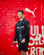 9. Christian Pulisic (Amerikai Egyesült Államok / AC Milan) - Az AC Milanban újjászülető és az amerikai válogatott legfőbb csillagának számító Christian Pulisic hazai pályán, az USA-ban mutathatja meg legvonzóbb oldalát. Az amerikai támadó a tipikus, sármos, kaliforniai hangulatú „szomszéd fiú” karakterét testesíti meg, akinek tiszta tekintete, rendezett külseje és finom vonásai azonnal szimpátiát ébresztenek a nézőkben. Pulisic ráadásul rendkívül elegánsan és intelligensen futballozik, ami a magabiztos megjelenésével párosulva igazi prémium élménnyé teszi az amerikai csapat meccseit. Ő a tengerentúli sárm tökéletes mintapéldánya.