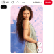Zendaya

Míg sokan szeretik a Harry Pottert, Zendaya egészen más szinten rajong érte – naponta nézi a filmeket. Egy 2021-es interjúban az InStyle-nak elmondta, hogy ez számára az öngondoskodás egy formája. A filmeket nézve tud kikapcsolni, feltöltődni, és egy kis nyugalmat talál a mindennapokban. „Ha nem akarsz Harry Pottert nézni, inkább ne gyere át hozzám… mert nálam mindig megy majd a film” – viccelődött, ezzel is jelezve, mennyire szereti ezt a különleges világot. Ez a szokása sok rajongót meglepett, akik nem gondolták volna, hogy ennyire kötődik a filmekhez.