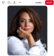 Talia Balsam nem csupán George Clooney első felesége volt, hanem önállóan is meghatározó alakja a film- és sorozatvilágnak. A 66 éves színésznő a közelmúltban a Museum of Modern Art rendezvényén tűnt fel férje, a Mad Men sztárja, John Slattery oldalán – és egy pillanat alatt minden tekintet rá szegeződött. Balsam megjelenésében ott van mindaz, ami a klasszikus Hollywoodot idézi: visszafogott elegancia, természetes szépség és egyfajta könnyed magabiztosság. Évtizedekkel Clooneyval kötött házassága után is ugyanazt a finom, intelligens kisugárzást hozza, amely miatt máig sokan rajonganak érte.