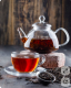 4. Fekete tea – a koffeines zsírolvasztó - A fekete tea erőteljesebb ízű, mint a zöld tea, és magasabb a koffeintartalma, ami szintén segít a zsírégetésben. Kutatások szerint a fekete tea támogatja a bélflóra egyensúlyát, ami kulcsszerepet játszik az anyagcsere szabályozásában és a testsúly megtartásában. TIPP: Igyál egy csésze fekete teát reggel, kávé helyett – éber maradsz, de kevésbé terheled meg a gyomrod, és még a zsírpárnáid is lassan olvadnak.