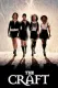 3. The Craft – Boszorkányok

Ha az őszből elsősorban a Halloween-hangulatot szereted, akkor az 1996-os The Craft aligha maradhat ki. A film egy új iskolába kerülő lány, Sarah történetét követi, aki három boszorkánnyal barátkozik össze, és hamarosan maga is felfedezi természetfeletti képességeit. A dolog természetesen nem marad következmények nélkül. A film a kilencvenes évek egyik kultikus tinédzser-horrorja lett, amelyet nemcsak a természetfeletti történet, hanem az ikonikus kilencvenes évekbeli divat és a jellegzetes, kissé sötét hangulat miatt is érdemes újranézni.