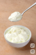 A joghurt kijuttatása - Helyezz egy kis joghurtot az alagútba! A legegyszerűbb natúr joghurt a legmegfelelőbb erre a célra, a lényeg ugyanis a benne található élőflórában és a tejsavban rejlik. Amikor a joghurt a nedves földben fermentálódni és bomlani kezd, olyan sajátos, savanykás szagképződés indul meg, amit a vakond rendkívül érzékeny orra képtelen elviselni. Nem kell túlzásba esned a mennyiséggel: járatonként egy-két evőkanálnyi bőségesen elegendő ahhoz, hogy a nemkívánatos szag átjárja a föld alatti folyosórendszert, és távozásra bírja a kártevőt.