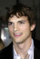 Ashton Kutcher éppen egy bár előtt lógott a barátaival, amikor modellkedést ajánlott neki egy producer. A Calvin Klein és Versace is foglalkoztatta, és pár éven belül beindult a filmes karrierje is az Azok a 70-es évek – show-val.