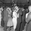 Alain Delon és Romy Schneider nem tűnt túl izgatottnak, hogy fénykép készül róluk, békésen táncolgattak tovább 1961-ben. Alain Delon és Romy Schneider nem tűnt túl izgatottnak, hogy fénykép készül róluk, békésen táncolgattak tovább 1961-ben.