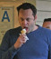 Vince Vaughn imádja a fagyit, de valahogy soha nem sikerül elegánsan elmajszolnia.
Vince Vaughn imádja a fagyit, de valahogy soha nem sikerül elegánsan elmajszolnia.