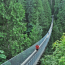 Kanada legnépszerűbb turistalátványosságai között ott a vancouveri Capilano park, azon belül is a keskeny Capilano függőhíd, amely 100 méteres fenyőfák között, 70 méter magasan vezet át a Capilano folyó felett. Kanada legnépszerűbb turistalátványosságai között ott a vancouveri Capilano park, azon belül is a keskeny Capilano függőhíd, amely 100 méteres fenyőfák között, 70 méter magasan vezet át a Capilano folyó felett.