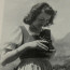 A fiatal lányt Hitler fényképésze, Heinrich Hoffman oktatta a fotós szakmára. A fényképész számára jól jött a náci párt vezetőjével kialakult kapcsolata, mert így a diktátorról magánfelvételekhez jutott Eva révén, akinek a diktátor megengedte, hogy fotókat és filmeket készítsen róla. Eva eladta az általa készített felvételeket Hoffmannak, így létrehozta a maga kis üzletét Hitler belső környezetében.
A fiatal lányt Hitler fényképésze, Heinrich Hoffman oktatta a fotós szakmára. A fényképész számára jól jött a náci párt vezetőjével kialakult kapcsolata, mert így a diktátorról magánfelvételekhez jutott Eva révén, akinek a diktátor megengedte, hogy fotókat és filmeket készítsen róla. Eva eladta az általa készített felvételeket Hoffmannak, így létrehozta a maga kis üzletét Hitler belső környezetében.