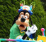 Önmagukra és kollégáikra nem dolgozókként, hanem stábtagokként kell hivatkozniuk. Disneylandet ugyanis úgy kell tekinteniük, mint egy színpadot, ahol az ő feladatuk csinálni a show-t. Önmagukra és kollégáikra nem dolgozókként, hanem stábtagokként kell hivatkozniuk. Disneylandet ugyanis úgy kell tekinteniük, mint egy színpadot, ahol az ő feladatuk csinálni a show-t.