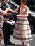 Katie Holmes nagyon mellélőtt ezzel a gyönyörű Dior ruhával Katie Holmes nagyon mellélőtt ezzel a gyönyörű Dior ruhával