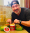 Joey kicsoda? Bizony, Joey Fatone is része volt az őrületnek, amit NSYNC-nek neveztek. Ő ráadásul az aktív években az a figura volt, aki a '90-es évek legszélsőségesebb divatját saját magán mutatta meg. Túlméretezett ruhák, vörösre festett haj, hatalmas cápauszony méretű inggallér. A zenekar után táncos műsorokban haknizott Amerikától Ausztráliáig, aztán óceánjáró hajókon kereste a betevőt, és felbukkant néhány nevenincs TV-sorozatban is. Ma már két lány büszke édesapja és a reflektorfény nélkül is boldogan él.
Joey kicsoda? Bizony, Joey Fatone is része volt az őrületnek, amit NSYNC-nek neveztek. Ő ráadásul az aktív években az a figura volt, aki a '90-es évek legszélsőségesebb divatját saját magán mutatta meg. Túlméretezett ruhák, vörösre festett haj, hatalmas cápauszony méretű inggallér. A zenekar után táncos műsorokban haknizott Amerikától Ausztráliáig, aztán óceánjáró hajókon kereste a betevőt, és felbukkant néhány nevenincs TV-sorozatban is. Ma már két lány büszke édesapja és a reflektorfény nélkül is boldogan él.