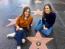 Gyönyörű nagylányok ma már. De a jelek szerint van humoruk. Nemrég a Hollywood-i Walk of Fame-en így pózoltak egykori nevelőanyjuk, Aniston csillaga előtt.
Gyönyörű nagylányok ma már. De a jelek szerint van humoruk. Nemrég a Hollywood-i Walk of Fame-en így pózoltak egykori nevelőanyjuk, Aniston csillaga előtt.