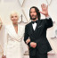 Keanu Reeves elbűvölő kedvese helyett egy másik hölggyel jelent meg a 92. Oscar díjátadó-gálán.
