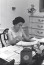 Lady Bird Johnson
Jackie Kennedy után first ladynek lenni? Nem lehetett egyszerű dolga Lady Bird Johnsonnak. Ugyan elődjéhez nem sikerült teljesen felnőni, nem maradt szégyenben így sem, korszakának emblematikus alakja volt. Védjegyei közé tartoztak a tupírozott haj, a pasztell árnyalatok, nem beszélve az állandó gyöngymániáról.
Lady Bird Johnson
Jackie Kennedy után first ladynek lenni? Nem lehetett egyszerű dolga Lady Bird Johnsonnak. Ugyan elődjéhez nem sikerült teljesen felnőni, nem maradt szégyenben így sem, korszakának emblematikus alakja volt. Védjegyei közé tartoztak a tupírozott haj, a pasztell árnyalatok, nem beszélve az állandó gyöngymániáról.