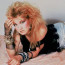 Cindy Lauper - A színésznő1981-ben egy ruhaüzletben volt kénytelen munkát vállalni, hogy ki tudja fizetni a 80.000 dolláros perköltséget, amit a banda előző ügyvédje nyújtott be. Két évvel később szólókarrierbe kezdett, azóta nincs anyagi gondja. Cindy Lauper - A színésznő1981-ben egy ruhaüzletben volt kénytelen munkát vállalni, hogy ki tudja fizetni a 80.000 dolláros perköltséget, amit a banda előző ügyvédje nyújtott be. Két évvel később szólókarrierbe kezdett, azóta nincs anyagi gondja.