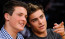 Zac és Dylan Efron

A High School Musical sztárja szoros kapcsolatot ápol testvérével, együtt nőttek fel, és most&nbsp;is egy házban élnek. Zac szerint a testvérével sok mindenben különböznek, ám Dylan számára megadatott, hogy normálisan nőjjön fel, ezért példakép számára is.
