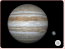 Jupiter
A Jupiter a legnagyobb bolygó a Naprendszerben. Tömege két és félszerese az összes többi bolygó együttes tömegének, és a Föld pedig 1300-szor is elfér benne.
Jupiter
A Jupiter a legnagyobb bolygó a Naprendszerben. Tömege két és félszerese az összes többi bolygó együttes tömegének, és a Föld pedig 1300-szor is elfér benne.