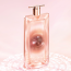 Lancôme - Idôle Aura&nbsp;Eau De Parfum 50 ml 30 300 Ft (Marionnaud)

Az első napcsókolta virágos illat a&nbsp;Lancôme-tól olyan nők számára, akik sikeresek és nem félnek megosztani a sikereiket más női közösségekkel sem. A parfümben lévő fő rózsajegy szirmait állítólag külön-külön, kézzel szedték le Ispartában úgy, hogy egy darab szirom se essen le a földre - ezzel is megőrizve az illat frissességét. A rózsán&nbsp;kívül van még benne pézsma, jázmin és púderes vaníliakivonat is.
