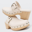 Stradivarius Wood-effect heeled clogs with studs 15 995 Ft
Stradivarius Wood-effect heeled clogs with studs 15 995 Ft