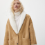 Massimo Dutti Double-faced camel-coloured leather coat 349 995 Ft

Egy másik fazon, ugyanattól a márkától, ugyanolyan minőségben és árkategóriában. Ez egy oversize verzió, néhány gombbal a közepén - nagyjából soha nem lehet kihízni, míg az előző egy alakövetőbb, kabátosabb változat.
