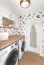 Néha menjen le egy „üres” program - Ha új mosógépet vásároltunk, kezdésnek mindenképpen futtassunk le egy magas hőfokú, akár 2,5-3 órás mosást. Ezt a műveletet ajánlott félévente, de minimum évente megismételni. Lehetőleg a pamut vagy pamut eco programot használjuk, mosószer nélkül, a hőmérsékletet pedig állítsuk 60-90 fokosra. Annak érdekében, hogy a gép érzékelje, hogy van benne töltet, érdemes egy rég nem használt ruhadarabot vagy rongyot a dobba helyezni. Az újabb készülékeken már rendszerint megtalálható egy ún. dobtisztító program, amit elég csak elindítani, a mosógép pedig magától tisztító üzemmódba kapcsol, így pedig már nem szükséges semmilyen textilt a dobba helyezni.&nbsp;
