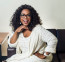 Oprah Winfrey – Oprah mára fogalom, de nem volt ez mindig így. 32 éves volt, mikor elindult a The Oprah Winfrey Show, ami meghozta neki az igazi sikert, de előtte például azért rúgták ki riporteri állásából, mert túl érzelmes és empatikus volt.
Oprah Winfrey – Oprah mára fogalom, de nem volt ez mindig így. 32 éves volt, mikor elindult a The Oprah Winfrey Show, ami meghozta neki az igazi sikert, de előtte például azért rúgták ki riporteri állásából, mert túl érzelmes és empatikus volt.
